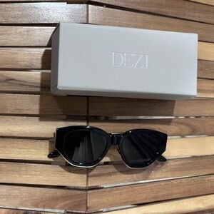 DEZI Charge It Sunglasses
